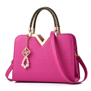 Venta al por mayor de fábrica: Bolsos tote estructurados retro europeos/americanos para mujer, otoño 2023, de PU con correa de cadena y cierre de cremallera, grandes. - Product Image 4