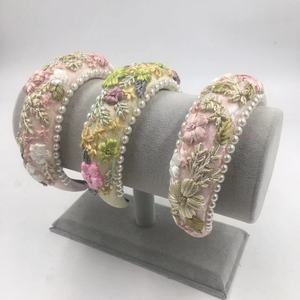 FINESTYLE Listo para Enviar 001 Diadema de Seda con Flores de Encaje Cosidas a Mano al por Mayor, Moda para Mujer con Perlas - Product Image 1