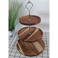 Support de service moderne multi-niveaux en bambou avec cadre en fer et finition laquée pour desserts, gâteaux, collations, rangement au sol pour salon