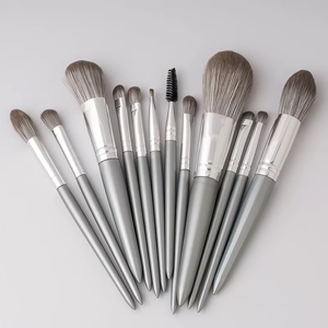 ชุดแปรงแต่งหน้าคุณภาพสูง 14 ชิ้น ด้ามไม้สีเงิน แบรนด์ OEM รับผลิตตามสั่ง พร้อมติดฉลากส่วนตัว สำหรับคอนซีลเลอร์ คิ้ว อายแชโดว์ และแปรงแต่งหน้าทรงเหลี่ยม - Product Image 2