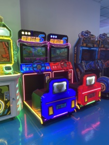 Macchina da Gioco a Gettoni <span class=keywords><strong>per</strong></span> Simulatore di Guida in Inglese, Videogioco di Corse Automobilistiche in Metallo <span class=keywords><strong>per</strong></span> 2 Giocatori, 6+ Anni, Centro Giochi - Product Image 5