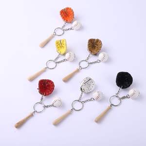 Nouveau <span class=keywords><strong>2022</strong></span> porte-clés <span class=keywords><strong>de</strong></span> Baseball promotionnel gros gant <span class=keywords><strong>de</strong></span> Baseball en bois chauve-souris sport porte-clés porte-clés ensemble bois Baseball porte-clés - Product Image 1