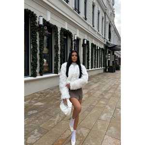 Manteau en fourrure de vison blanc rubis avec décoration vintage en fourrure courte, fermeture à bouton unique, rembourrage en coton tissé, longueur longue, motif imprimé - Product Image 3