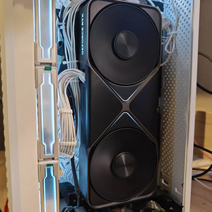 ราคาโรงงาน ขายส่งจากโรงงาน การ์ดจอ RTX5090 32GB สำหรับเวิร์กสเตชัน ระบายความร้อนด้วยพัดลม รองรับปัญญาประดิษฐ์ แบบอนาล็อก ใหม่ - Product Image 3