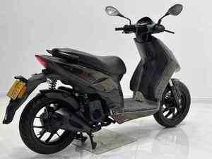 <span class=keywords><strong>Piaggio</strong></span> <span class=keywords><strong>Typhoon</strong></span> SR MOTA RD150 Motocicletta di Seconda Mano - Product Image 3