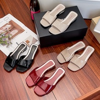 Nouvelles sandales plates décontractées pour femme, style français, à bout carré, transparentes en PVC, confortables à enfiler, collection été 2026