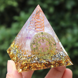 Pyramide en résine cristalline, décoration artistique pour la maison, ornement de bureau, cadeau pour la décoration - Product Image 4