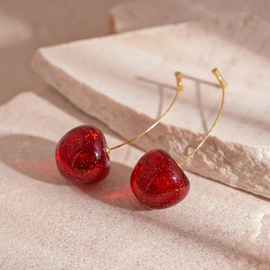Boucles d'oreilles pendantes élégantes haut de gamme pour femmes avec résine rouge Angora Sweet Blushing Cherry Celebrity Fruit Cherry Style - Product Image 5