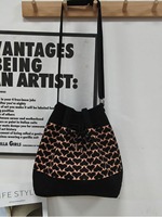 Sac fourre-tout portable tout-en-un en tricot à cordon de serrage grande capacité pour femme, avec motif cœur, style mignon et design seau