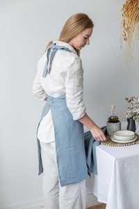 Delantal Desechable de Lino Natural Azul Polvoriento con Mangas y Bolsillos, Suave, Color Personalizado, Talla Única para Mujeres y Hombres, Uso en Restaurantes - Product Image 3