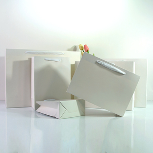 Sacchetti di Carta di Lusso Personalizzati con Stampa, Sacchetti in Carta Artistica con Manici a Nastro, Sacchetti di Carta per Shopping di Lusso - Product Image 6