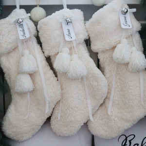 Mogonram Décoration de Noël en gros, chaussettes de Noël blanches en fausse fourrure bouclée Teddy - Product Image 3