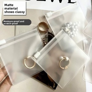 Pochette à bijoux en EVA transparent givré avec <span class=keywords><strong>logo</strong></span> personnalisé, emballage pour bijoux, sacs en plastique avec petite fermeture éclair pour grandes boucles d'oreilles - Product Image 4