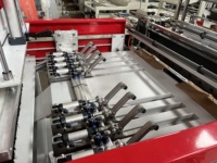 Machine de fabrication de sacs en plastique biodégradable pour t-shirts entièrement automatique à grande vitesse, machine de découpe et de scellage de sacs