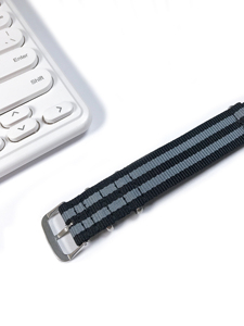 สายนาฬิกาผ้าไนลอนแบบนิ่ม สีดำเทา แบบเข็มขัดนิรภัย ขนาด <span class=keywords><strong>1</strong></span>.4 มม. สำหรับนาฬิกาขนาด 18 มม. 20 มม. 22 มม. แบบผ้า สายนาฬิกาเจมส์ <span class=keywords><strong>บอนด์</strong></span> - Product Image 4