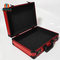 Valise carrée antichoc en alliage d'aluminium rouge CG, personnalisée OEM/ODM, par l'usine d'emballage Chen Gong – Étui de présentation rapide pour échantillons