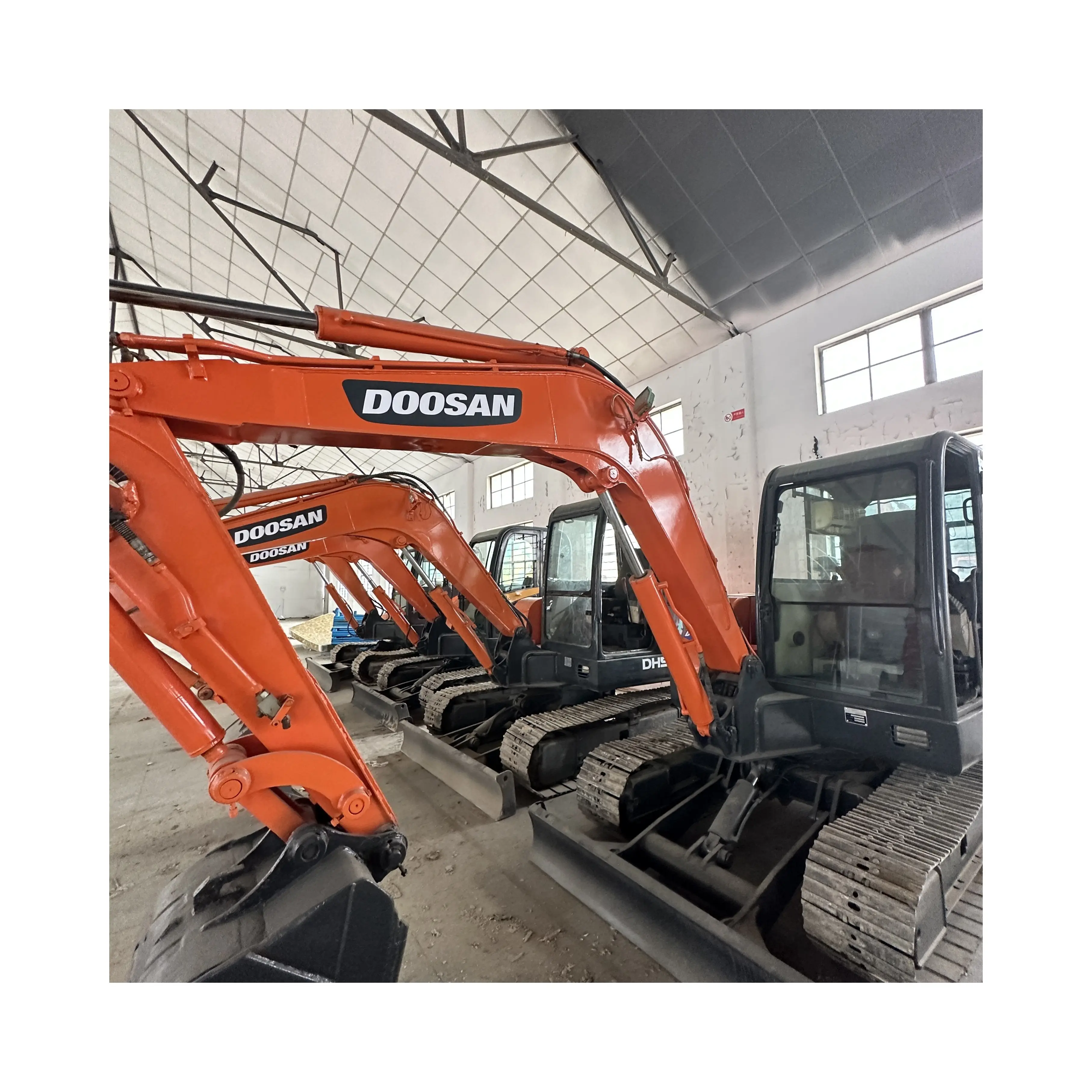 Хорошее состояние, низкая цена, Подержанный DH60-7 гусеничный экскаватор DOOSAN 6 тонн, сделано в Южной Корее Doosan DH55 DX55 DH60 DX75 DX80