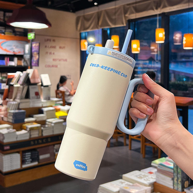 สีขาวน้ำนม