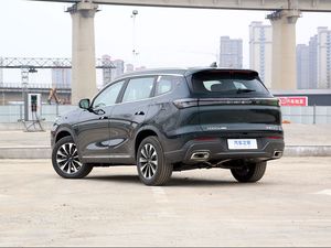 Chery Tiggo 8 PLUS: SUV Intelligente con Ampio Spazio, Ideale per Famiglie e Affari, Veicoli a Benzina - Product Image 5
