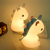 Lampe de nuit LED Kawaii Panda, adorable veilleuse en silicone en forme d'ours de dessin animé, contemporaine pour la décoration de chambre d'enfant