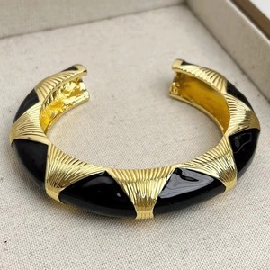 Nouveau français luxe Niche Design alliage large Version étroite émail bracelet rétro mode émail ouvert Bracelet pour les femmes - Product Image 5