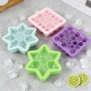 Molde de silicona reutilizable de alta calidad para cubitos de hielo, apto para alimentos, libre de BPA, con 33 cavidades en forma de panal y tapa. - Product Image 5