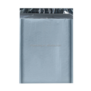 Bolsas de correo de burbujas impresas con área de número de seguimiento, espacio designado para etiquetas de envío y códigos de barras - Product Image 4