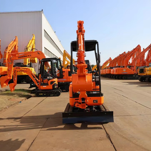Mini-excavatrice sur chenilles Lonking CDM6016 de 1,6 tonne avec marteau hydraulique et système de conduites - Product Image 1