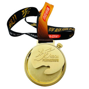 ميدالية مخصصة على شكل ساعة جيب بتصميم تذكاري للرحلات الطويلة، مصنوعة من سبيكة الزنك المطلية بالذهب، بتصميم عتيق ونص توضيحي للحدث - Product Image 1