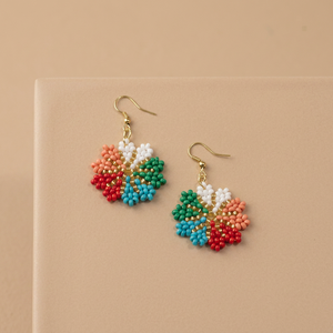Pendientes de flecos con cuentas de semillas de diseño geométrico bohemio con diseño de flores multicolor, estilo bohemio, pendientes colgantes de moda. - Product Image 1