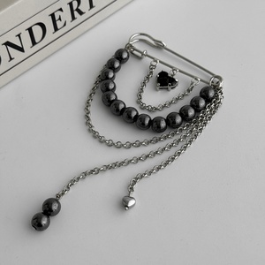 Broche tendance en forme de cœur noir à perles avec chaîne et pompon pour femmes, breloques, accessoires de fête, épingles de mariage, bijoux de mode, cadeaux - Product Image 6