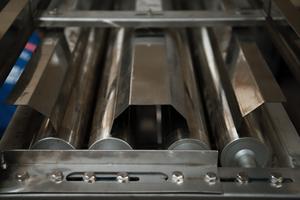 เครื่องคัดแยกเม็ดมะม่วงหิมพานต์อัตโนมัติเต็มรูปแบบ 4 ร่อง 3 ชั้น ความจุ 250-300 กิโลกรัม/ชั่วโมง สำหรับเม็ดมะม่วงหิมพานต์ทั้งเมล็ด ขายส่ง - Product Image 6