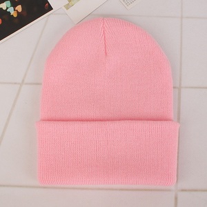 Nouveaux Bonnets d'hiver pour femme Candy tricotés à la main rayés en tissu courant pour l'extérieur Vente en gros - Product Image 5