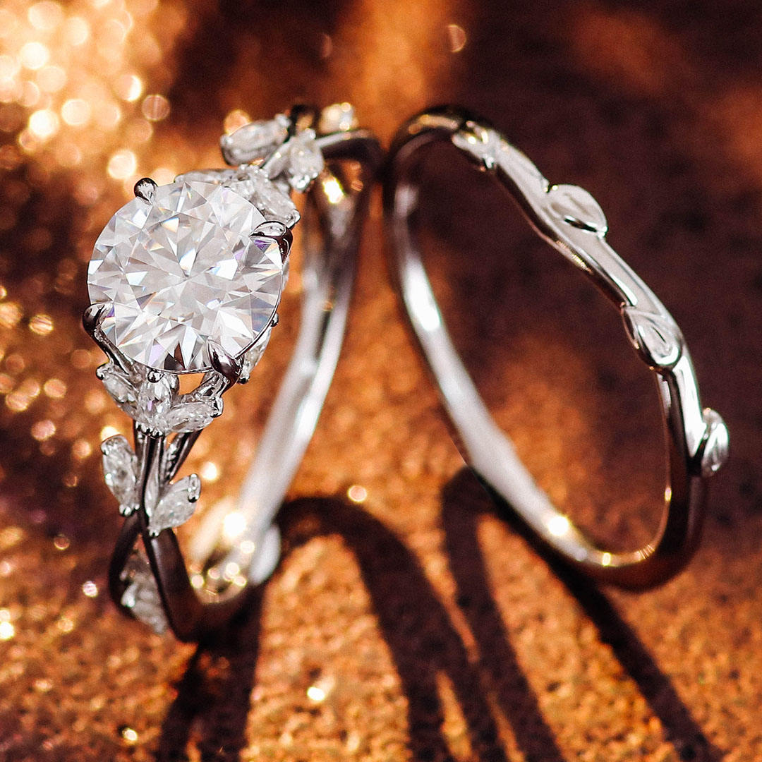 Bague en or blanc 10 carats avec diamant moissanite