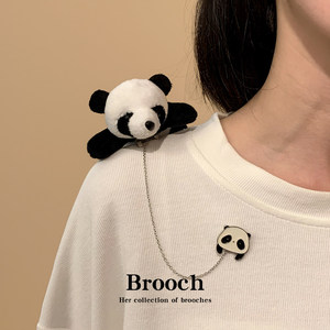 Broche Panda Cartoon Personnalisée en Époxy Noir et Blanc, Plaqué Or, pour Fête d'Enfants - Product Image 4