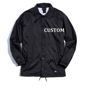 Blouson de coach en nylon brillant doublé avec fermeture à bouton-pression pour homme, coupe-vent léger personnalisé avec cordon de serrage, vente en gros - Product Image 2