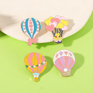 Nouvelle broche de ballon à air chaud créative et à la mode décoration de cartable d'étudiant de corsage d'emblème d'alliage personnalisé. - Product Image 3