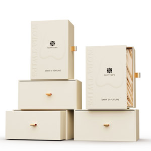 Scatola Magnetica Rigida Quadrata Personalizzata OEM con Logo in Rilievo e Lamina Dorata, Confezione Regalo Premium per Candele a Prezzo All'Ingrosso - Product Image 1