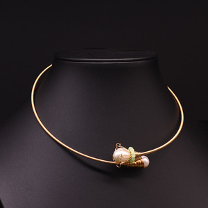Collar de Perlas Redondas con Diseño Moderno para Mujer, Ideal para Bodas y Fiestas, con Cierre Duradero Chapado en Oro de 18K - Product Image 3