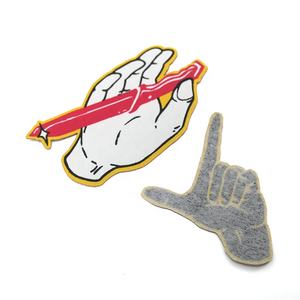 2023 nouveau Design de mode personnalisé découpé au Laser vêtement Badges doigt marque Logo Machine tissé patchs pour sweats à capuche - Product Image 4