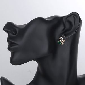 Pendientes de Oro de 18K con Circonita Cúbica en Forma de Cisne, Joyería para Mujer, Modelo Huggies 2023 - Product Image 6