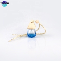 Vente en gros bouteille vide ventilation couvercle en bois diffuseur pendentif personnalisé odeur désodorisant 8ml conteneur de parfum de voiture carré