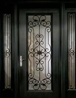 Porte double élégante en fer forgé avec finition noire et insert en verre pour entrée et salon de luxe