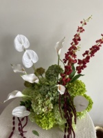 Centre de table en rose artificielle de haute qualité, durable, en soie et mousse, couleur bordeaux et vert, chemin de table pour mariage QSLH