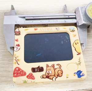 Cadeaux pour enfants pour Noël, tablette d'écriture LCD avec logo personnalisé, 2,4 pouces, tableau <span class=keywords><strong>de</strong></span> <span class=keywords><strong>dessin</strong></span> réutilisable avec effacement en un clic, jouet éducatif OEM - Product Image 4