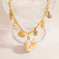 Collier à maillons en plaqué or 18K avec pendentif en forme de conque en corail naturel en acier inoxydable pour femme