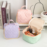 Pochette de maquillage en polyester matelassé avec logo personnalisé, fermeture à glissière, taille moyenne, organiseur de cosmétiques de voyage, pour femmes, vente en gros