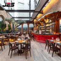 Ensemble de meubles modernes pour restaurant extérieur turc avec chaises en bois massif et tables en marbre pour les projets