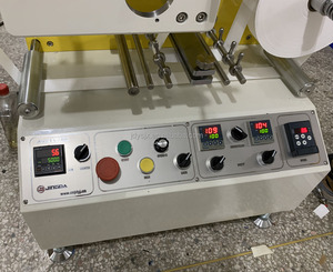 Mini <span class=keywords><strong>machine</strong></span> d'impression d'étiquettes <span class=keywords><strong>flexo</strong></span> 2 couleurs Imprimante flexographique automatique pour ruban satin polyester - Product Image 3