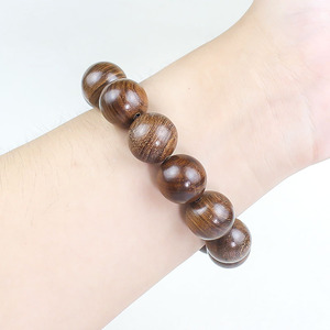 สร้อยข้อมือไม้จันทน์ทอง 18 มม. ลูกปัดกลมสไตล์จีน ลูกปัดไม้พุทธศาสนา ของขวัญสำหรับผู้ชาย - Product Image 4